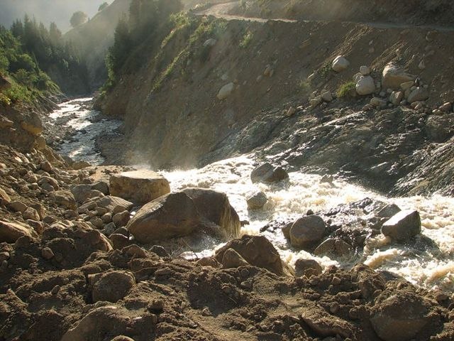 На 663-м километре Чуйского тракта сошел каменно-грязевый поток