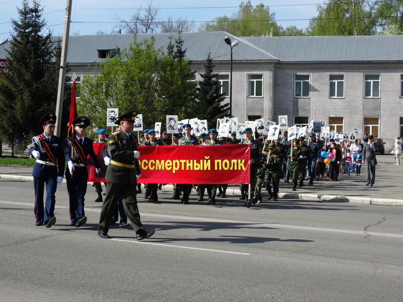 Сегодня по улицам Горно-Алтайска прошел "Бессмертный полк"