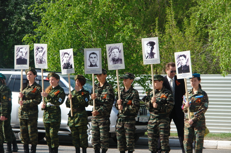 Сегодня по улицам Горно-Алтайска прошел "Бессмертный полк"