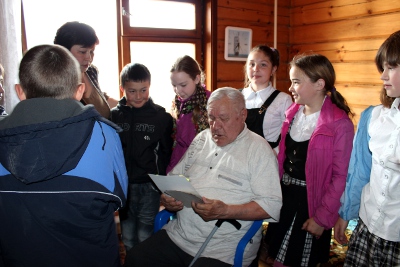 Ученики Иогачской школы навестили ветерана ВОВ Г.Ф.Ложкина