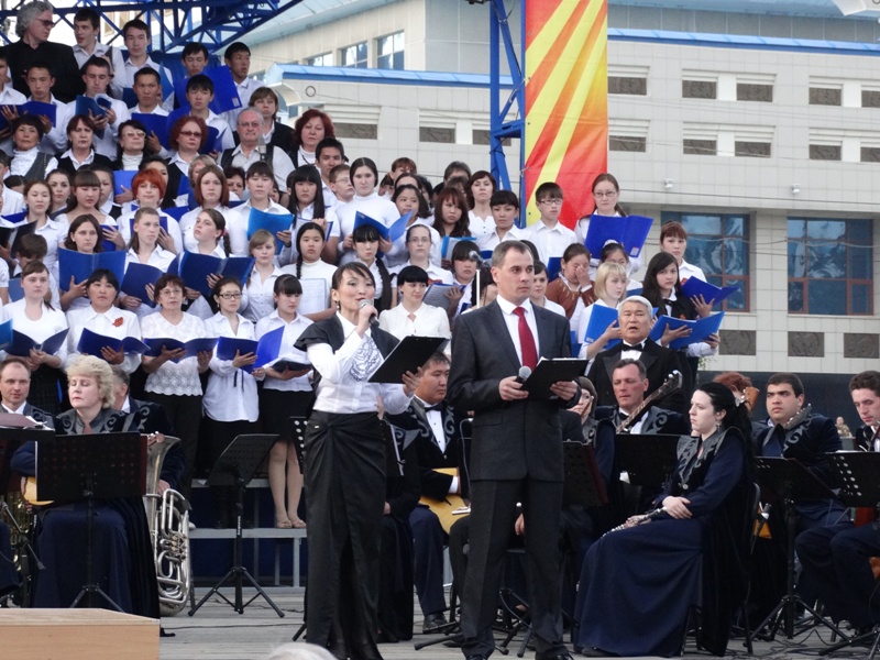 Праздничный концерт в Горно-Алтайске посвященный Дню Победы