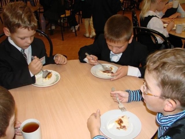В Горно-Алтайске детей плохо кормят