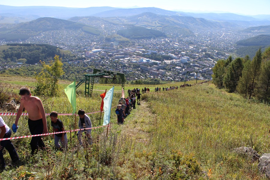 Ежегодное развлечение Горно-Алтайцев восхождение на гору Тугая