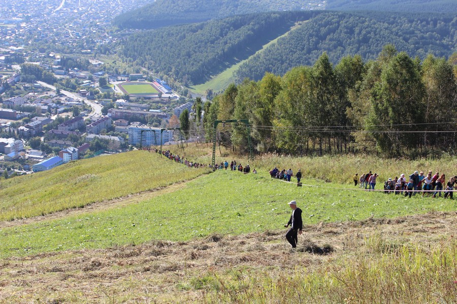 Ежегодное развлечение Горно-Алтайцев восхождение на гору Тугая